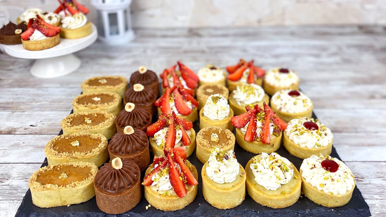 تشكيلة تارتولات بأذواق مختلفة ( بيستاشيو ، لوتس ، شكلاطة ،فواكه…)