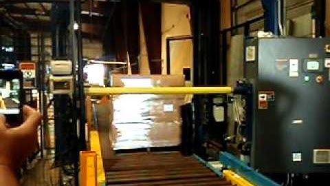Lantech Automated Pallet Stretch Wrapper with Digital Scale