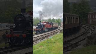 A train bark with a Dog bark at Keighley #train #railway #shorts #steam