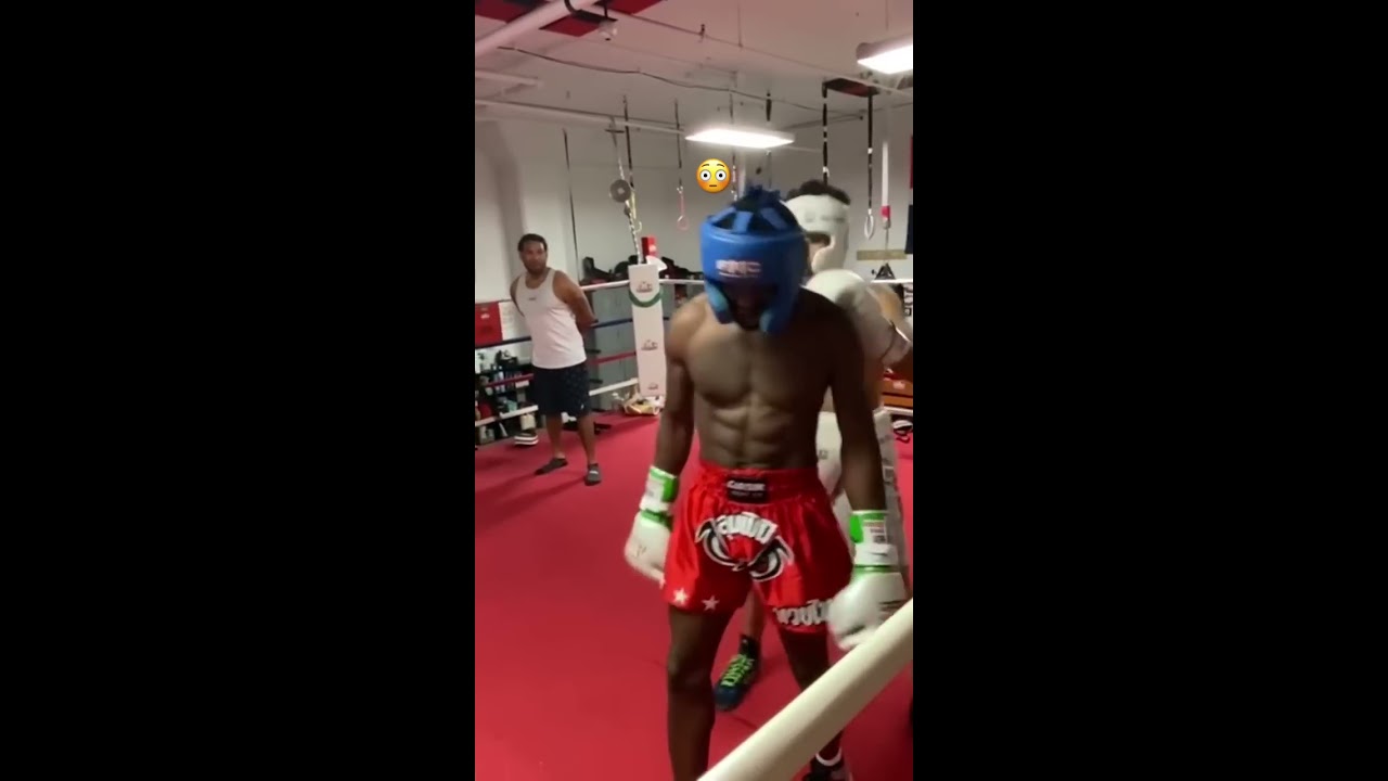 Grown Bully Gets Taught A Lesson By 16 Year Old Hard Amateur Fight AMC BOXING GYM PART 1 