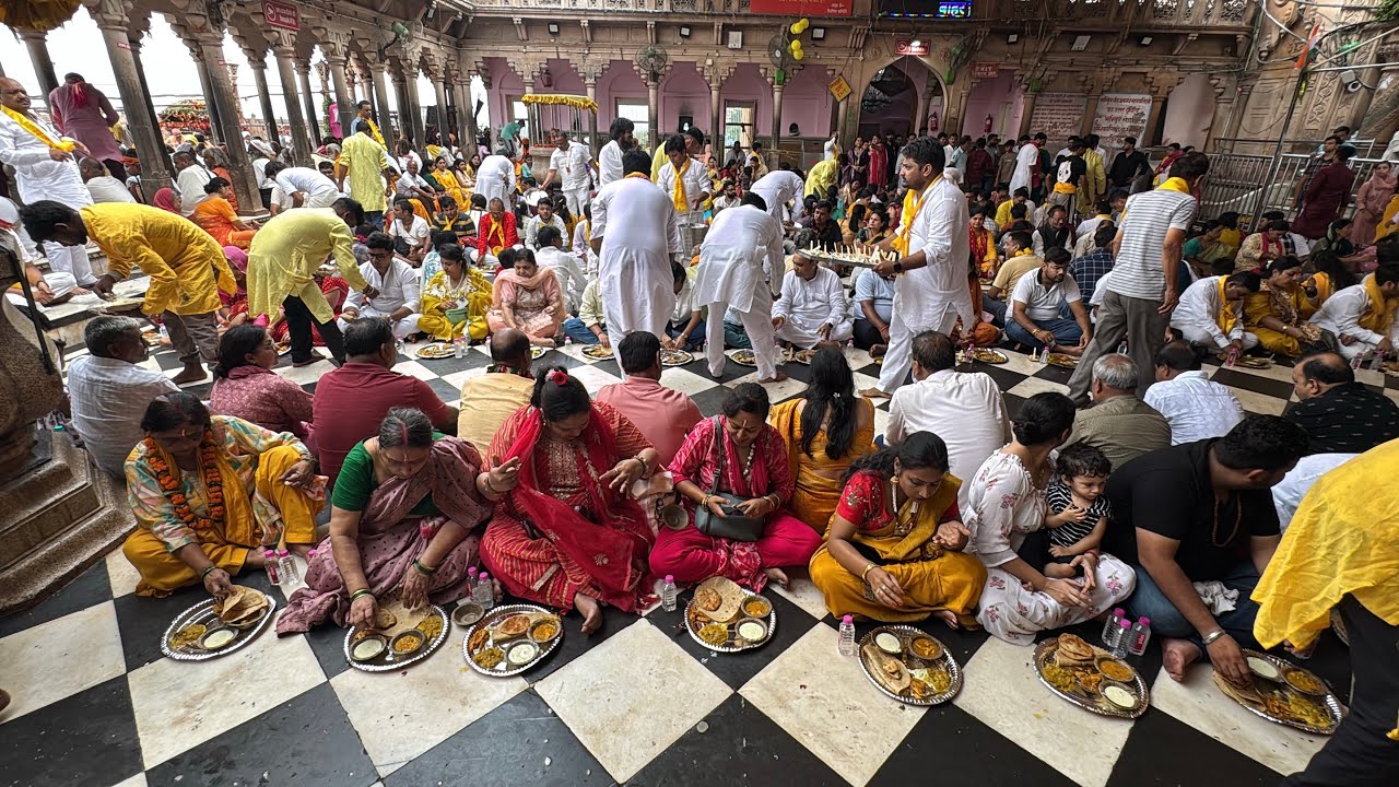 🌸संसार का सबसे सुंदर प्रसाद राजभोग प्रसादी श्री राधा रानी 🌸#barsana #radharani  #parsadi #youtube 