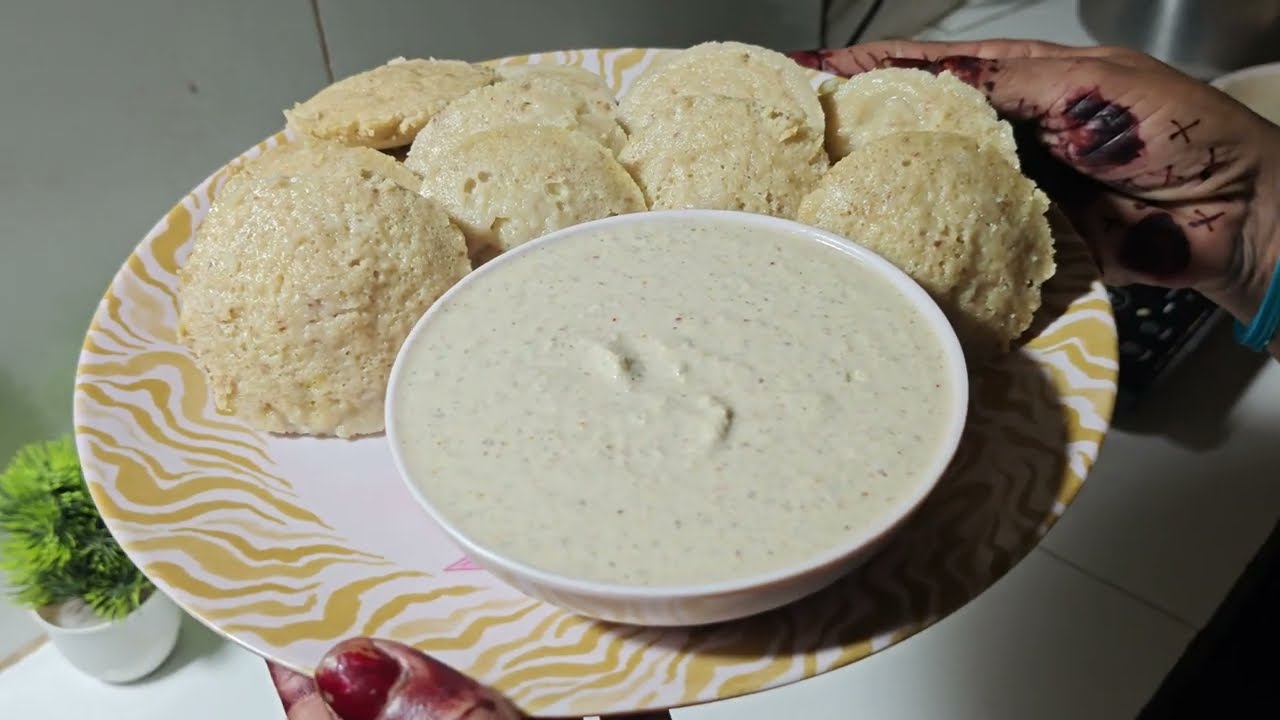 Soft & Spongy Idli with Creamy Moongfali Chutney | South Indian Breakfast Recipe |🥪
