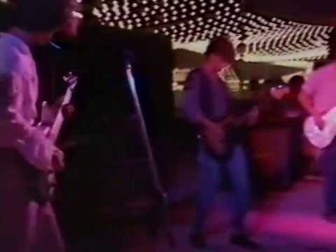 Los Cubiertos actuando en Málaga en 1990
