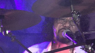 Tình Hờ & Cứ Lừa Dối đi  Cam Van & Khac Trieu at Vans Unforgettable 2014