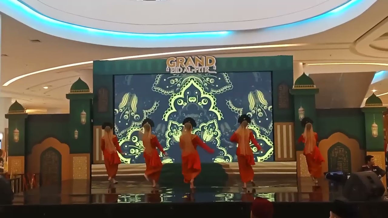 Acara Rmdn wedding market persembahan tari morticia crew di center atrium gaia bumi raya city mall 