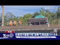 台鐵怪手翻覆卡軌 苗栗-竹南延誤10-15分｜TVBS新聞 @TVBSNEWS01