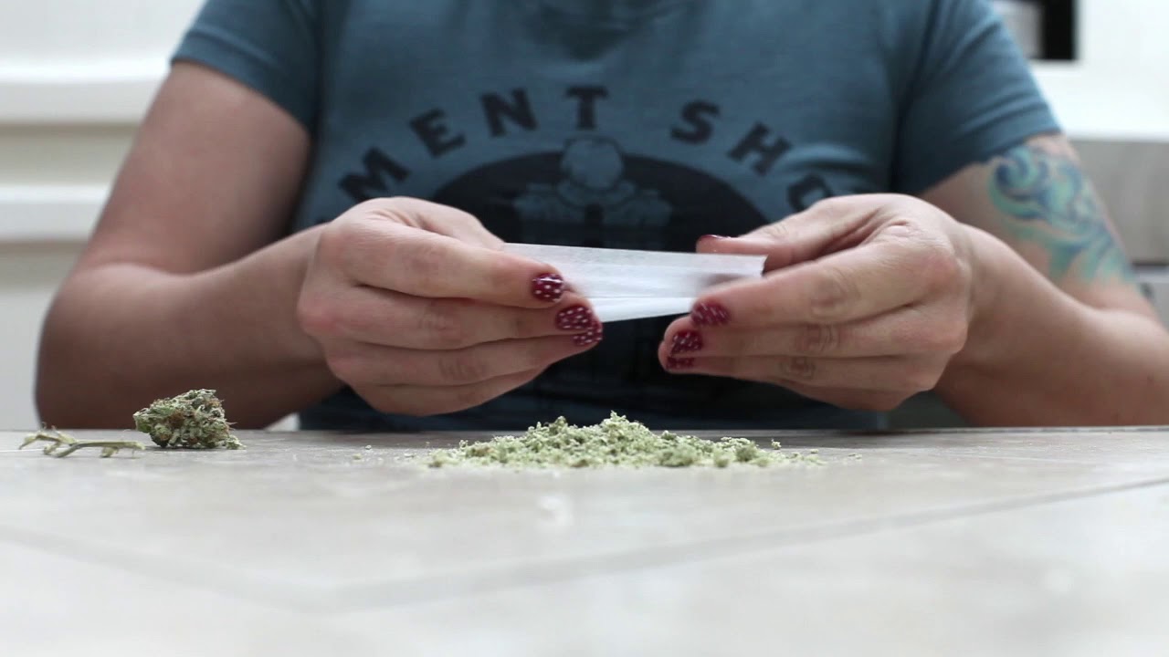 Rolling a joint