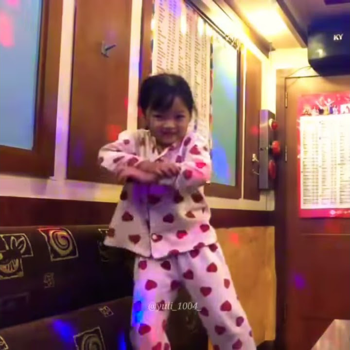 Tingkah lucu Kwon yuli lagi joget djj