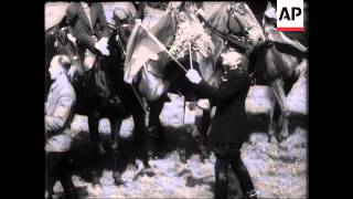 TRAINING POLICE HORSES