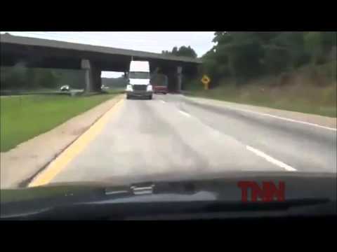 husband-scares-wife-in-car-while-driving-on-highway---hilarious!!!