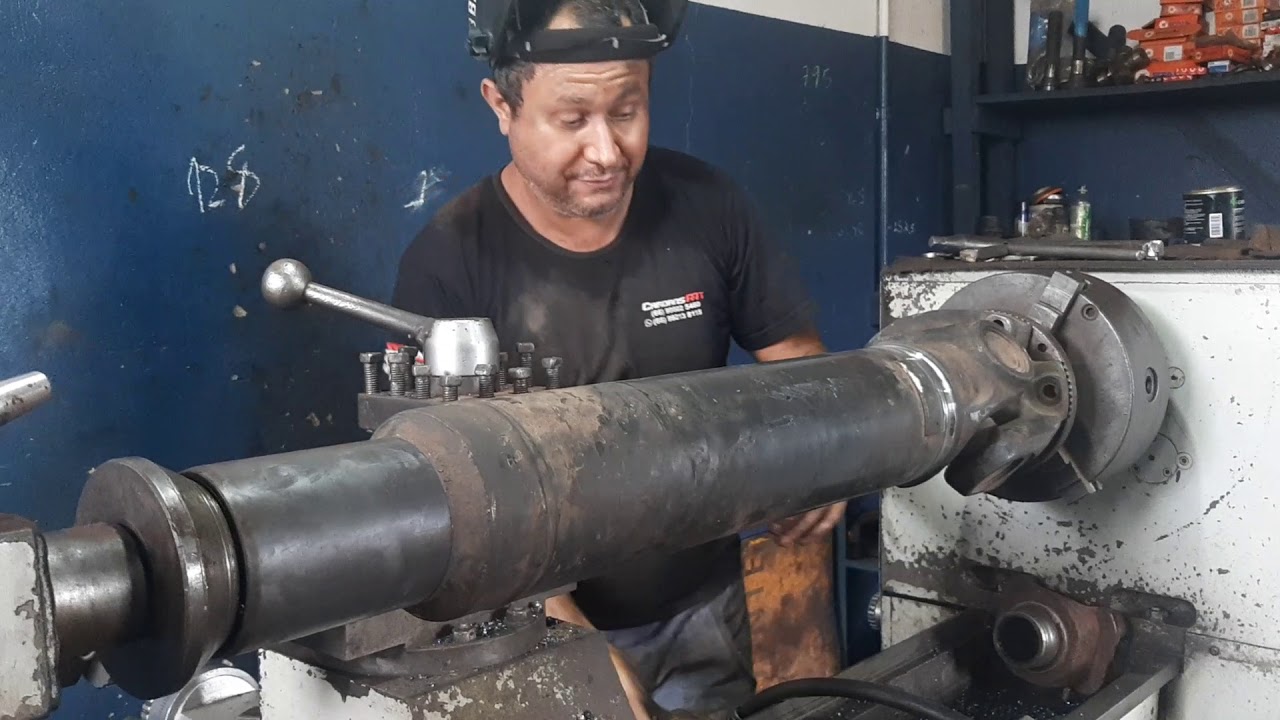 Soldando cardan Iveco stralis 410 - YouTube