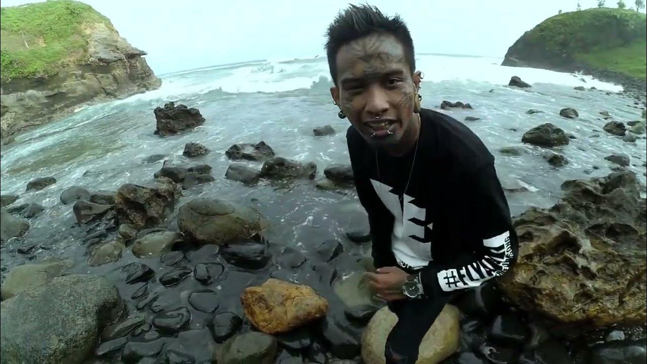 RINTIHAN ALAM - Ras Inggi ft Herdinherder Fly Away (Freedom Song) (OFFICIAL VIDEO) RINTIHAN ALAM - Ras Inggi ft Herdinherder Fly Away (Freedom Song) (OFFICIAL VIDEO)