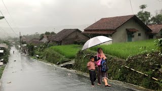 Heavy Rain and Terrifying Lightning in a Beautiful Village | Very Heavy and Wet Rain | Budi Bont