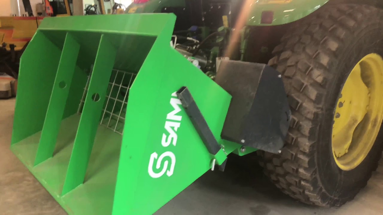 TRAKTOR JOHN DEERE 5058E MED PLOG & SANDSPRIDARE  -2019