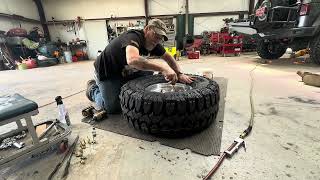 Mounting padigonia tires on dirty life beadlock wheels