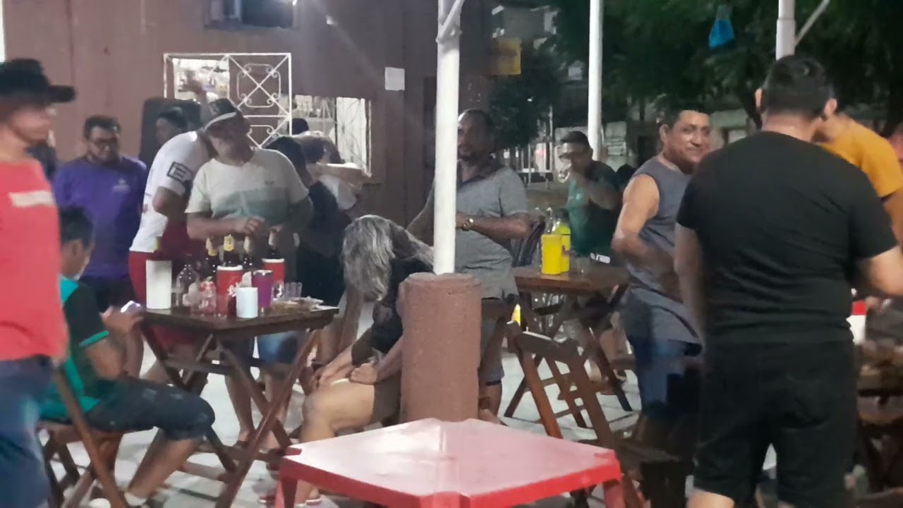 Robin Vaqueiro e convidados ao vivo no bar do locutor 