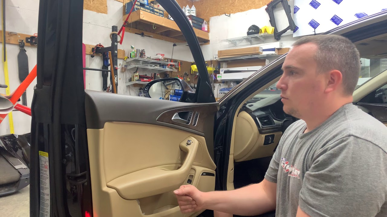 Как снять: переднюю дверную панель Audi A6 2014 года