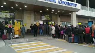 Очередь в аэропорту 'Манас'