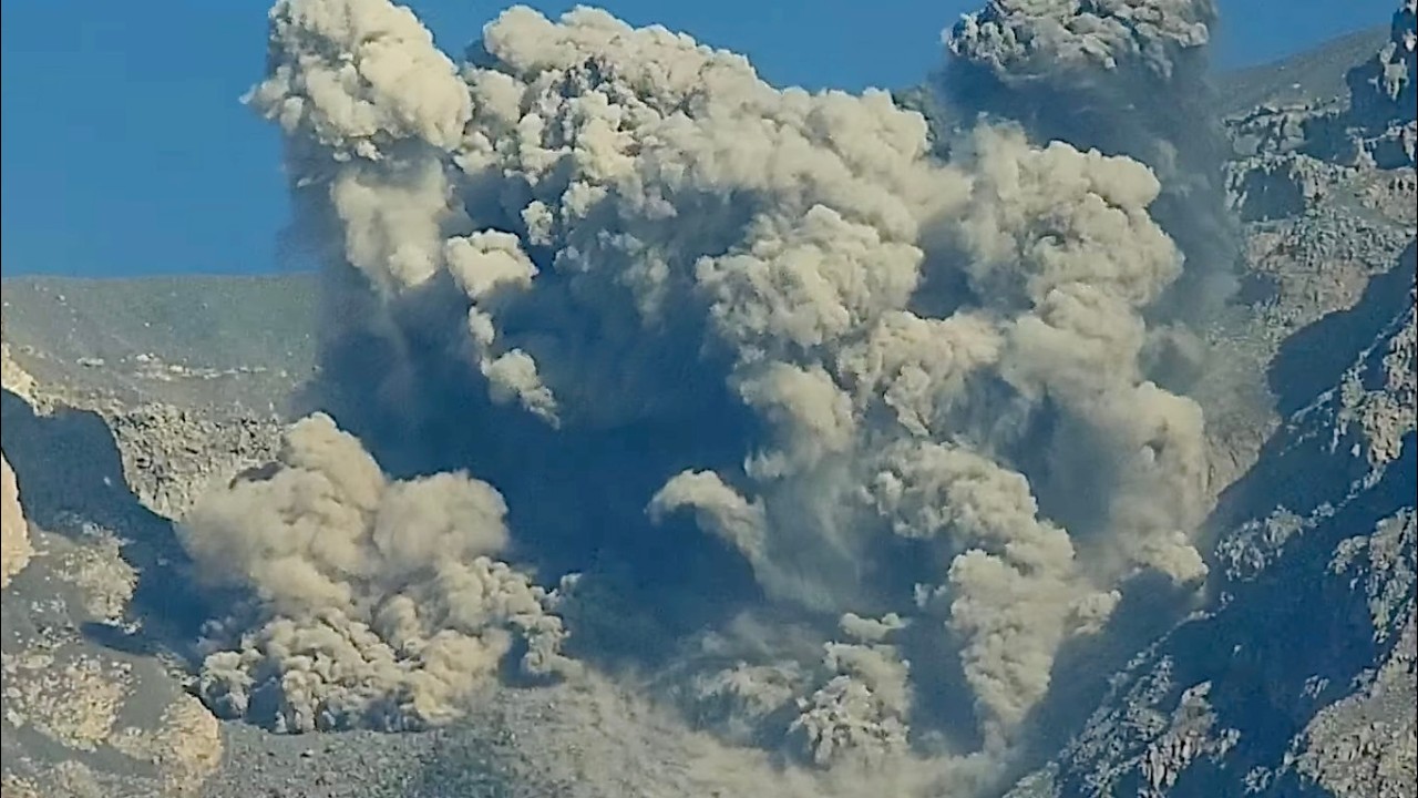 Oct 19, 2026: Strong Eruption from Semeru Volcano in Indonesia