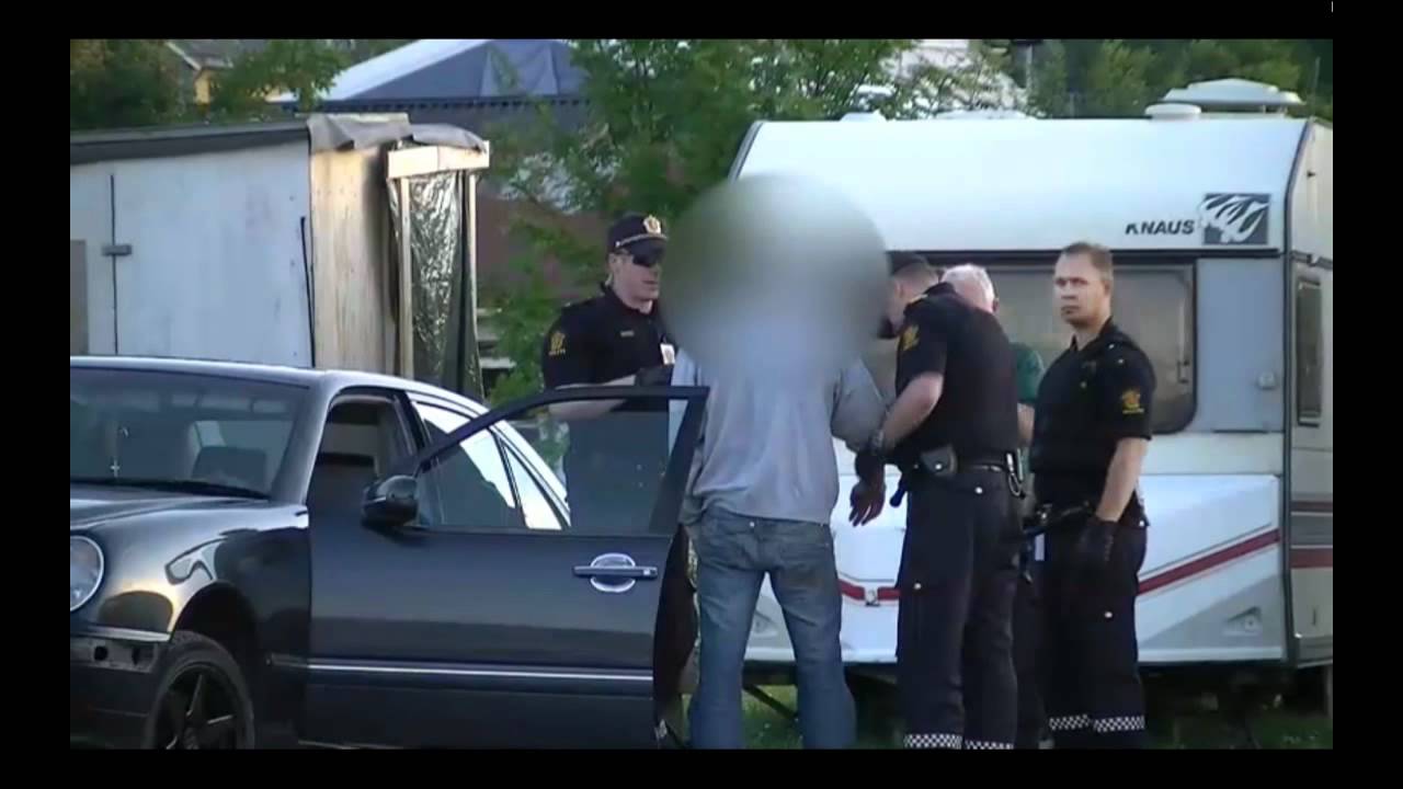 Biltjuv stoppad av ägare - med gaffelförsedd traktor