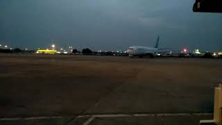 Aircraft Parking at Bay | B737 Parking | Taxing | #shorts