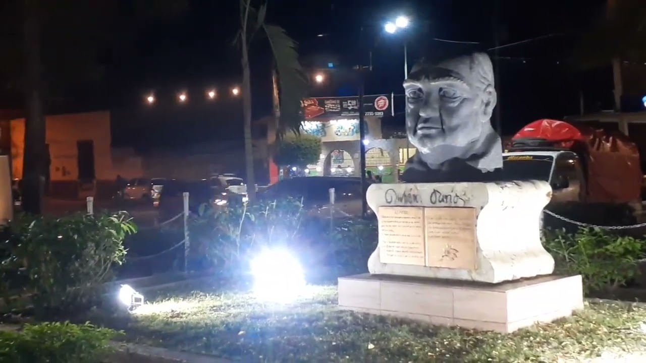 Paseo Nocturno Por El Parque Central de Masaya.