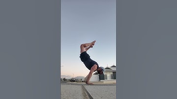 Extreme Closed Vs Open Shoulders in Handstand