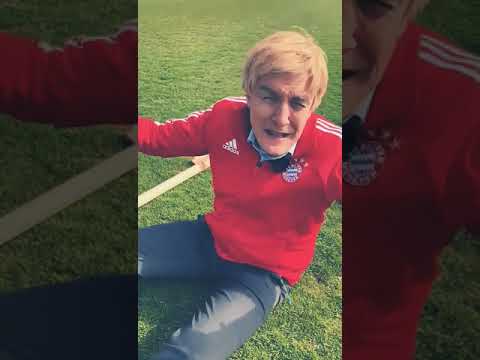 Olli Kahn freut sich wie Bolle