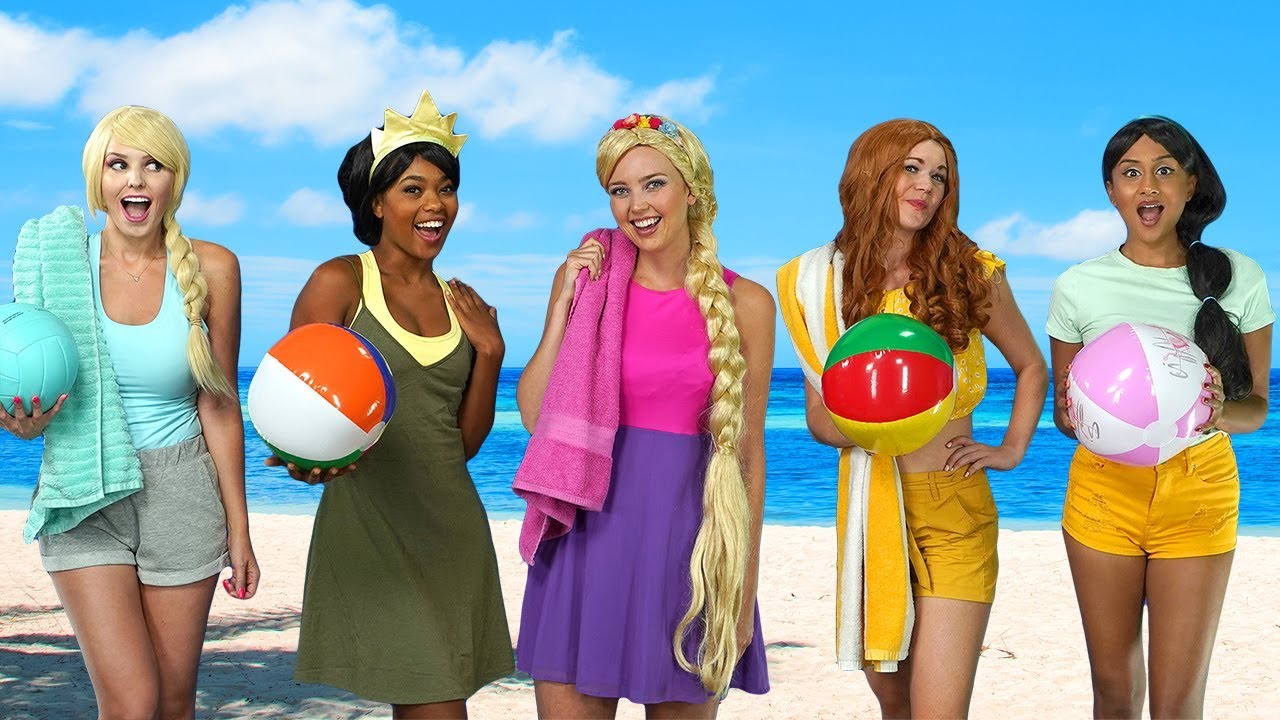 ⁣DISNEY PRINCESS BEACH PARTY. (What Happens When Ursula Shows Up?) Totally TV