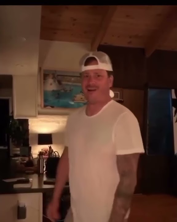 Tom DeLonge with Tik Tok #tomdelonge #blink182