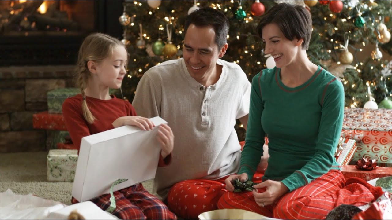 Kids Who Believe in Santa Get Bigger Gifts and Budgets, Study Finds ...