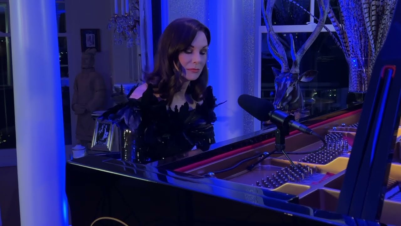 The Holly & The Ivy - YouTube