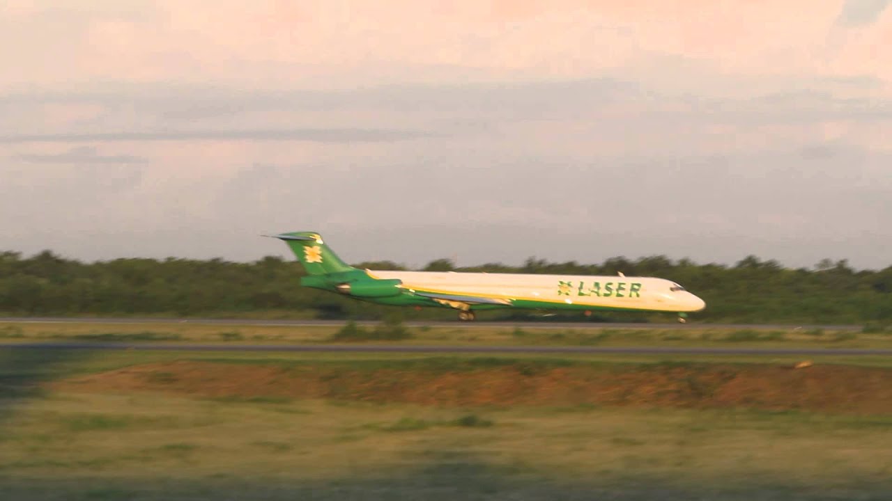 LASER Airlines saliendo de Santo Domingo (RD) (SDQ) hacia Caracas. (13