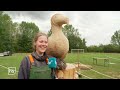 Nur eine Woche Zeit: Holzbildhauerinnen lassen die Späne fliegen | hessenschau