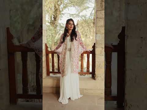 جلابية نسائية بتفاصيل مذهلة