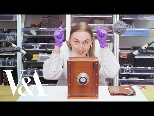 ASMR at the museum | Take a photo with a Victorian sliding box camera | V&A class=