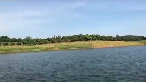 Chèo thuyền trên hồ Cấm Sơn Lục Ngạn