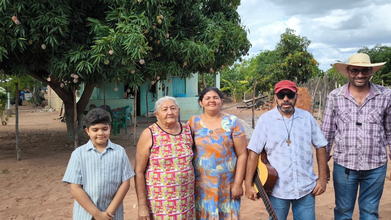 REPÓRTER MATUTO VISITANDO O CANTOR FERRAZ FERA E FAMÍLIA EM BELMONTE PERNAMBUCO.