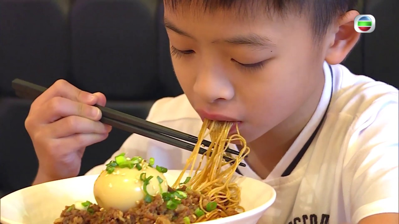 東張西望｜十萬工序煉成極級美味蝦籽麵｜公仔麵｜即食麵｜童年回憶 ｜麵店