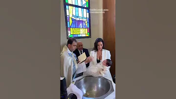 نادين نجيم مع طفلها لاول مره في الكنيسة 