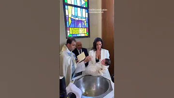 نادين نجيم مع طفلها لاول مره في الكنيسة 