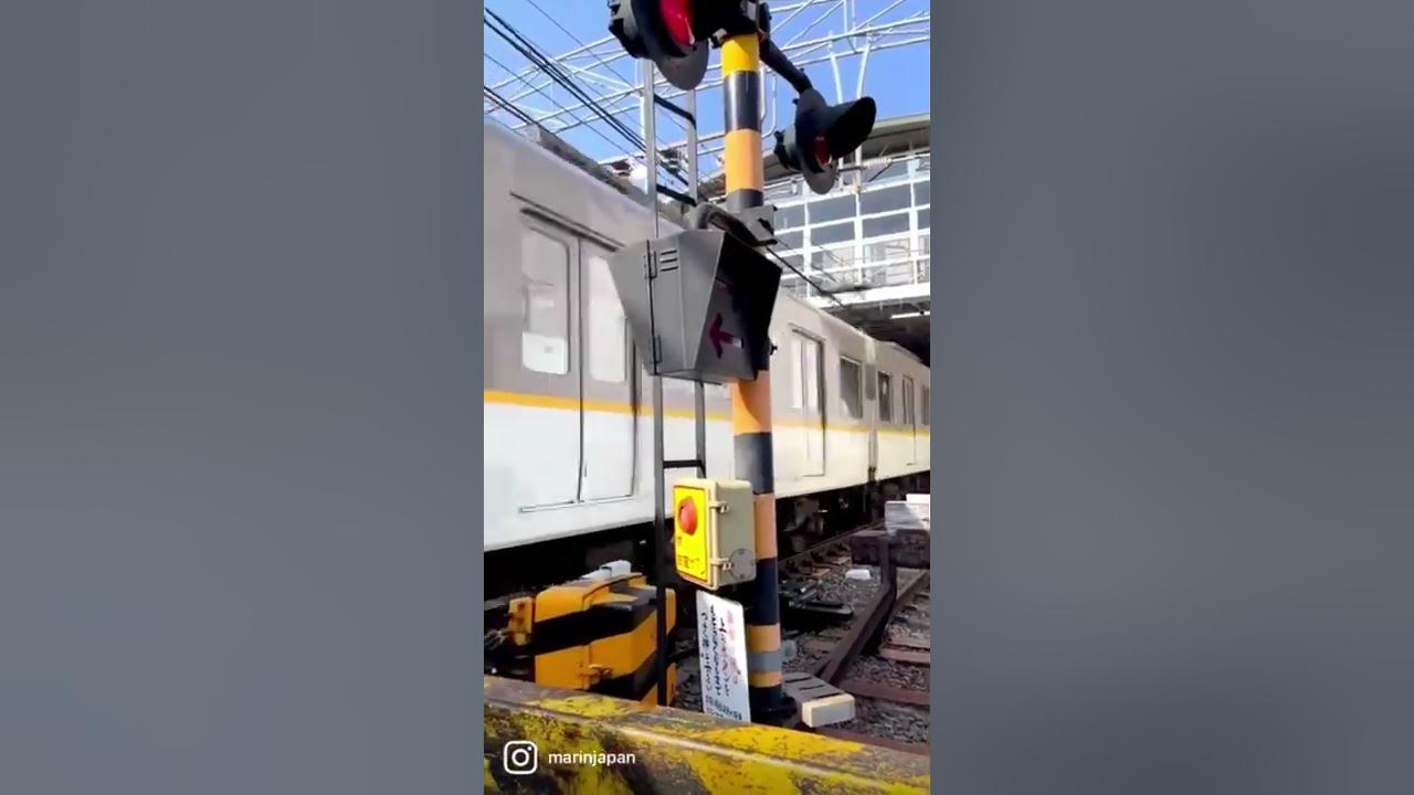 Japanese railroad crossing raw.  Osaka, Japan.  #japanrailway #japanrailways #fasttrains