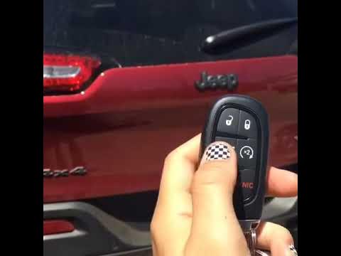 Quick Demo Operating Power Liftgate on the 2015 Jeep Cherokee TrailHawk
