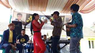Wow goyangan si mereh bikin si bapa ga tahan ll perahu layar ll cover ll Jenita Ade Adi entertainmen