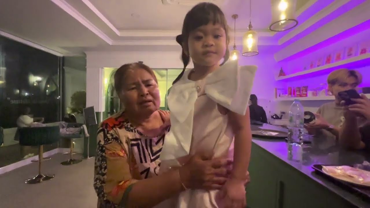 มาเจอหลานที่ มาลองเดอ คาเฟ่จ้า