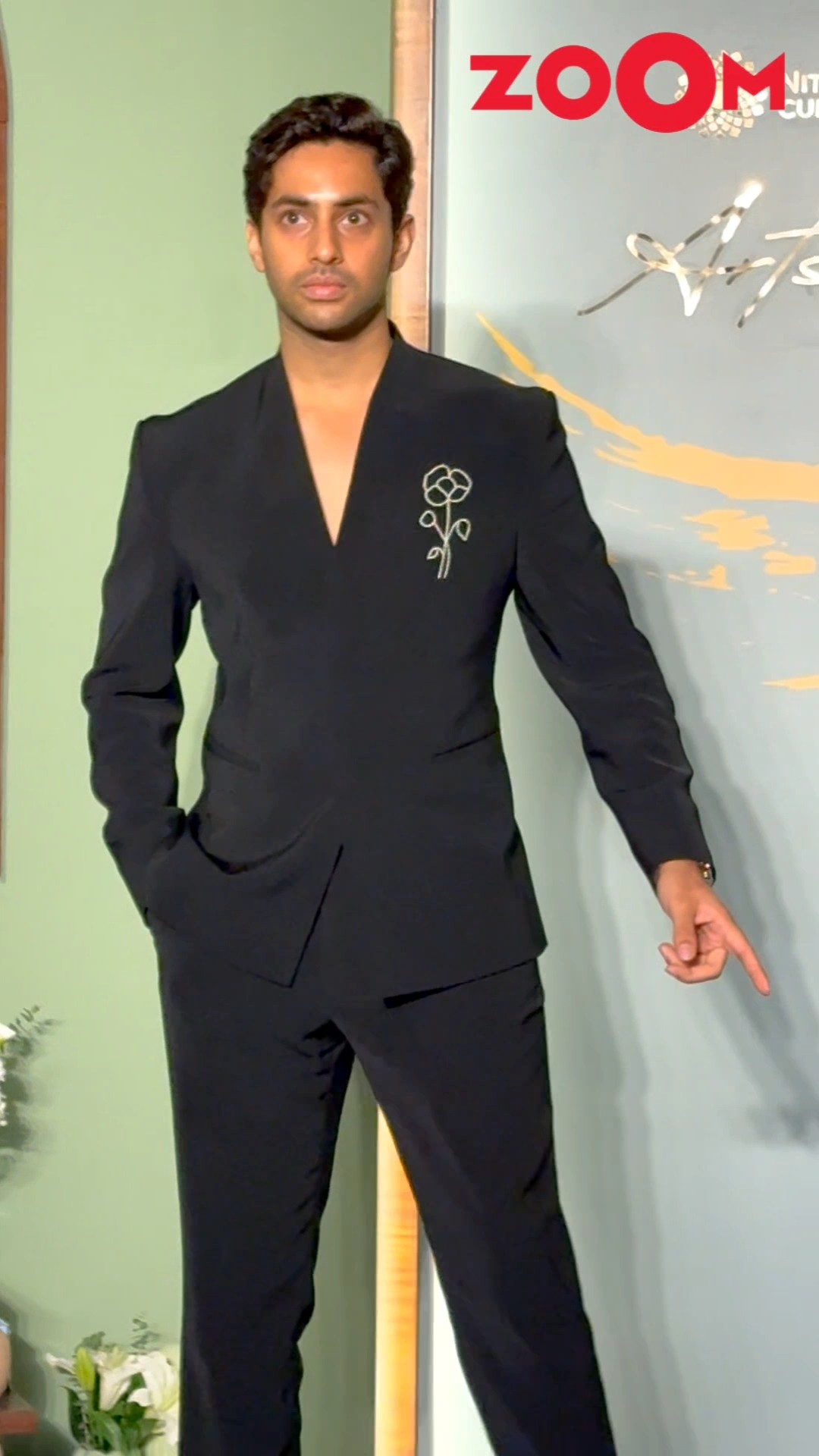 Agastya Nanda ASKS for the mark to pose for paps at NMACC event #shorts #agastyananda