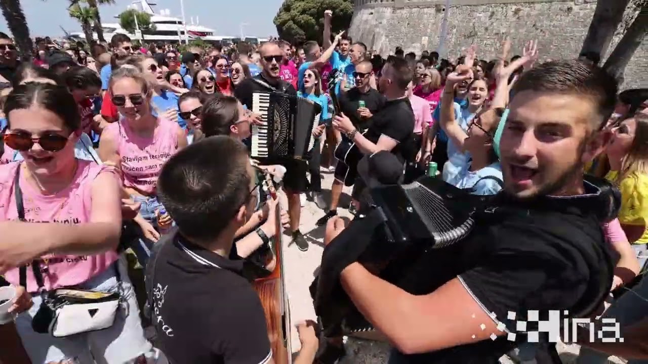 Zadar: Maturanti ludijadom obilježili zadnji dan nastave