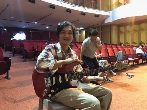 Video Không Ngờ Nhạc Sĩ Đức Mỏng đàn guitar quá hay ... - YouTube