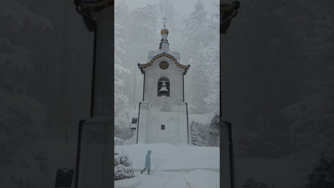 Заснеженный  Мужской монастырь в Красноярске. 