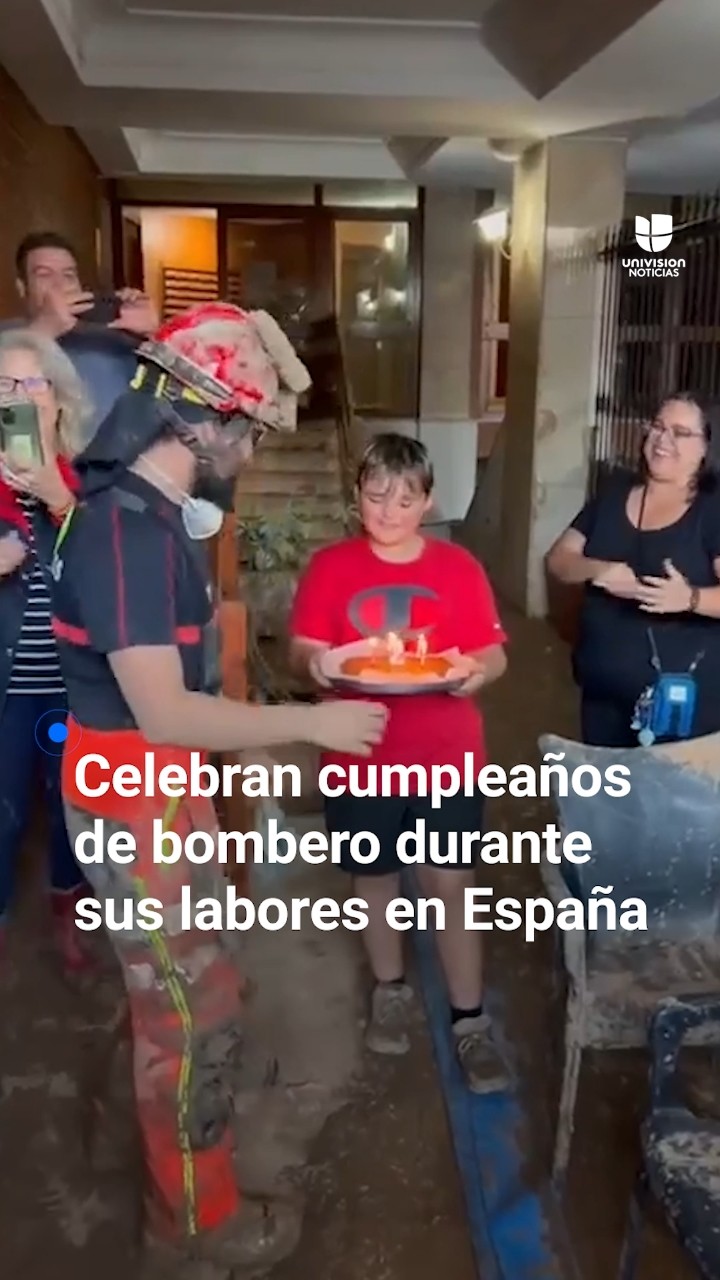 Así celebraron el cumpleaños de un bombero mientras cumplía con su labor